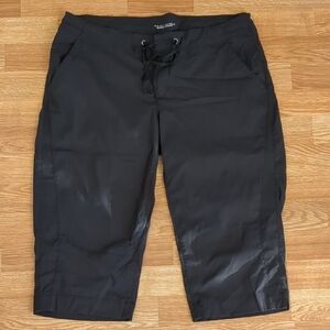 Columbia women's Black Omni Shield Dri Fit Capri Pants, Size 14